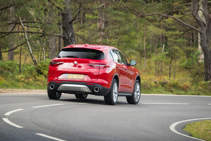  Alfa Romeo Stelvio (949) 2017 года  (UK) (фото 10 из 41)